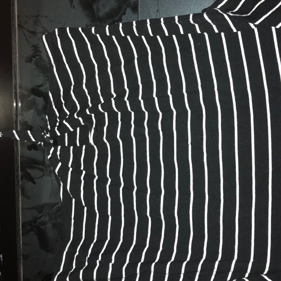 Black and white striped shirt with tie at the end - Picture 2 of 2